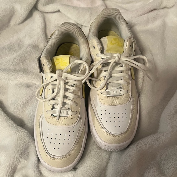 NIKE AIR FORCE WOMENS SIZE 7 CHARMS - Picture 3 of 7